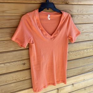 Bright airy Athleta Top. Size M. Coral.